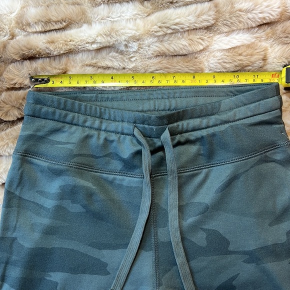 SPLENDID COLLECTION ANKLE LENGTH CAMO PRINT DRAWSTRING LEGGINGS / XS. - Picture 5 of 6